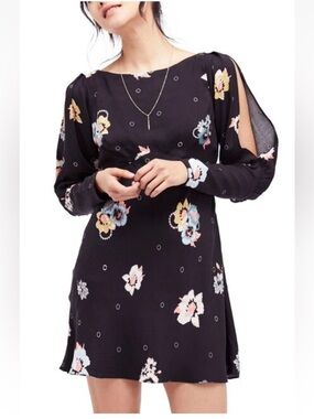 Free people 🌹Black Floral Long Sleeve Shift Dress